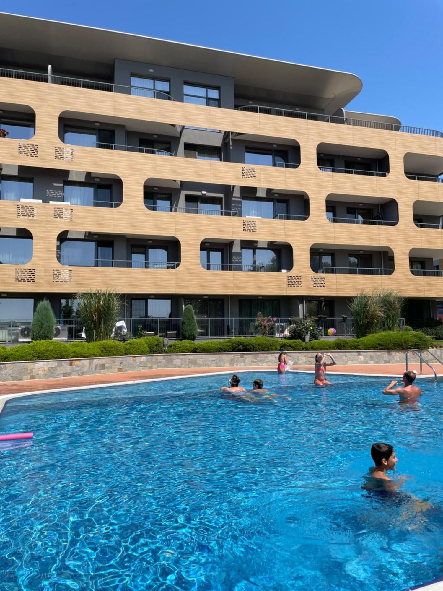 Nobile Apartment - Coral Residence Complex With Parking & Pool Varna Extérieur photo
